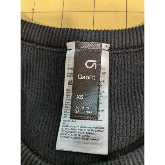 Gap Fit Seamless Halter Ribbed Active Workout Top Size XS Black - Picture 3 of 6